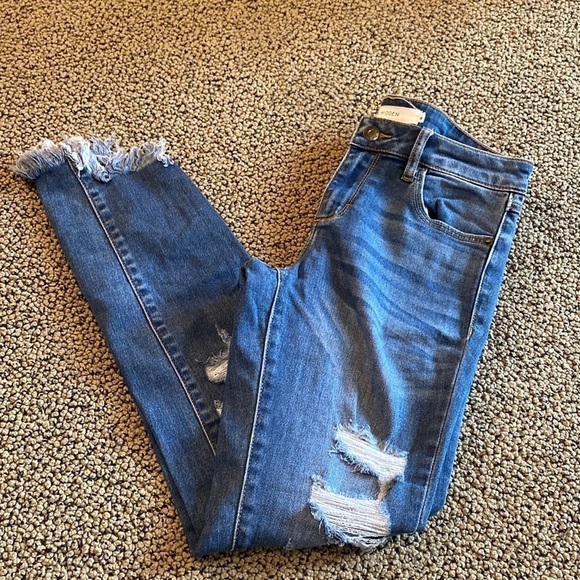 Hidden Distressed Skinny Blue Jeans Size 26 in Like New Condition - Picture 1 of 12